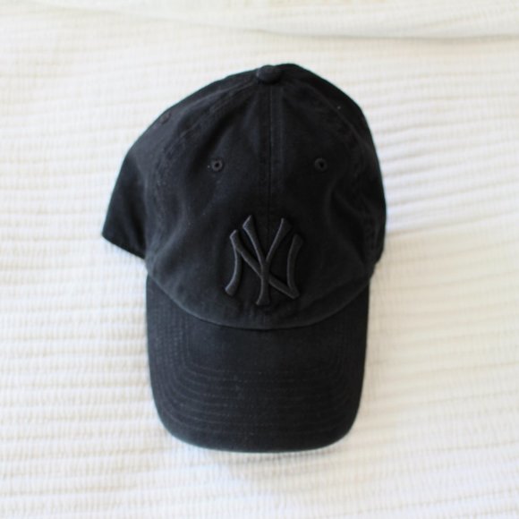Black NYY Baseball Hat - Picture 3 of 5